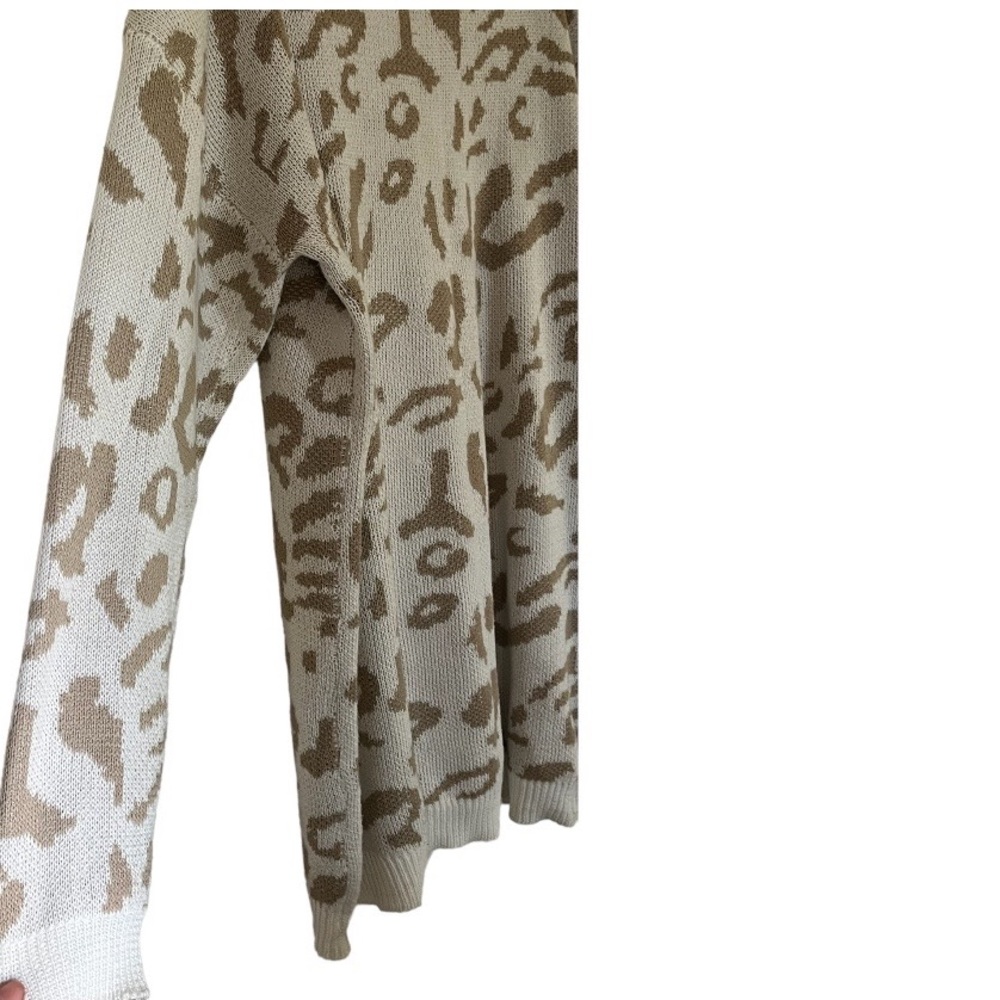 Vestidos•Cream & White Leopard Long Sleeve Sweater - Picture 11 of 13